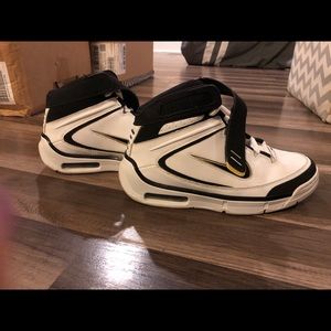 Nike men’s basketball shoes